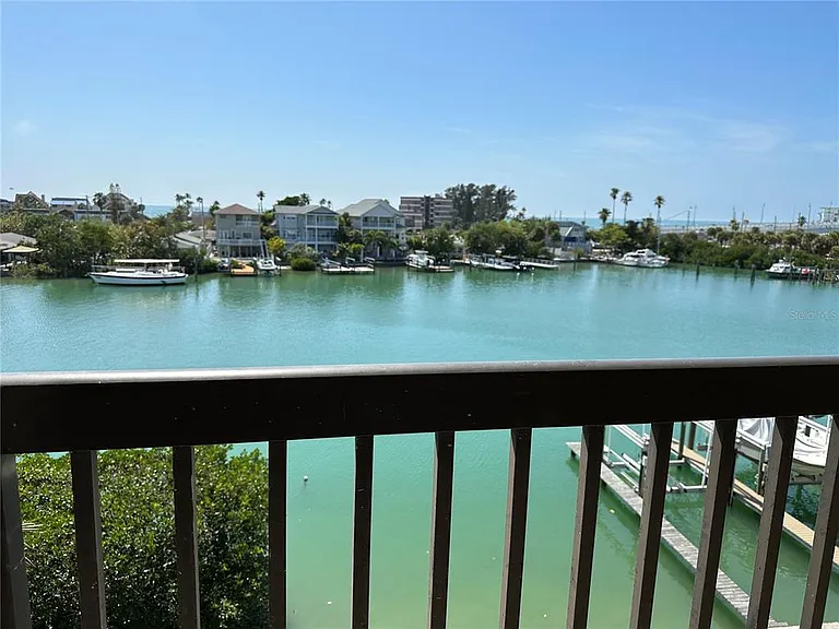 12500 Capri Cir N #401 — Photo 39