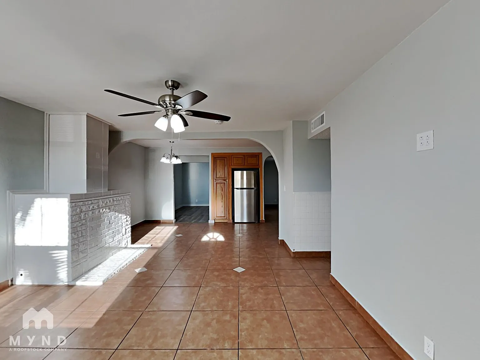 3 bed, 1.0 bath, 1192 sqft, $2,035 — Photo 3