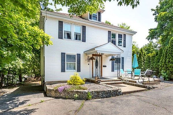 1st image of 39 Parker St