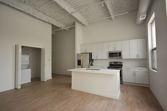 1st image of 1221 N La Salle Dr APT 307