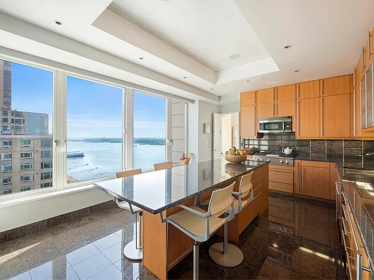 240 Riverside Blvd #28BC — Photo 9