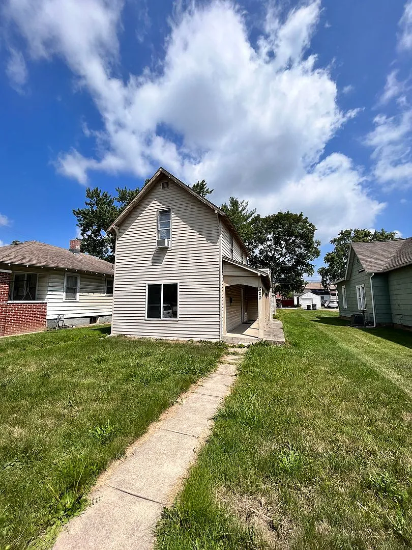 3 Bedroom 2 Bath Located Near Campus — Photo 1