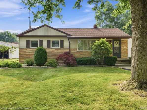 1105 S 15th St, Saint Clair, MI 48079