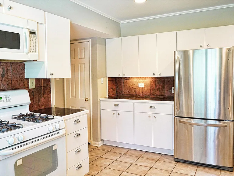 2047 McClendon St — Photo 9