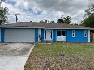 2611 Lakeshore Cir, Pt Charlotte, FL 33952
