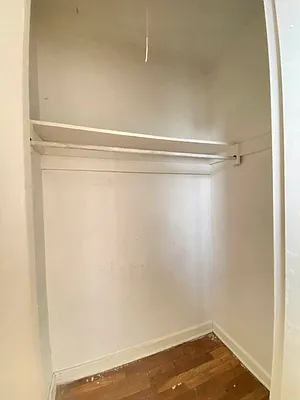 Rented by Zikos Realty Services | media 19