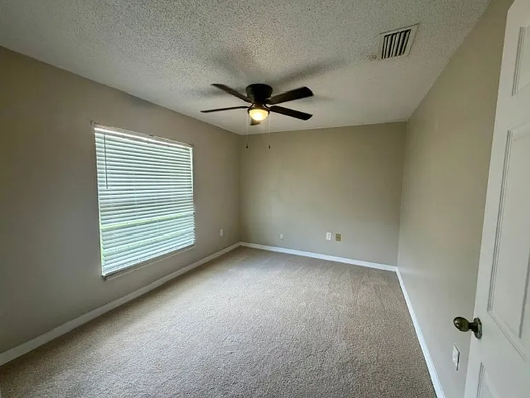 3175 Victoria Dr — Photo 14