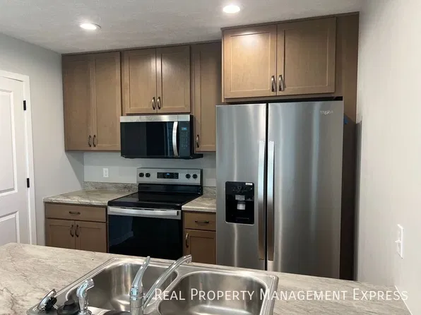 9664 W Tunis Dr, Sioux Falls, SD 57106
