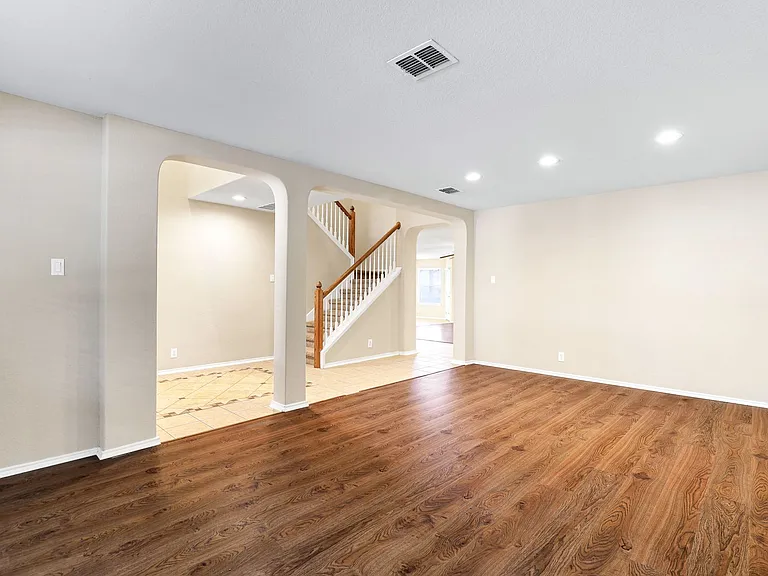 9610 Discovery Dr — Photo 3