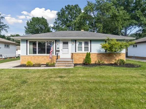 7035 Maplewood Rd, Parma Heights, OH 44130