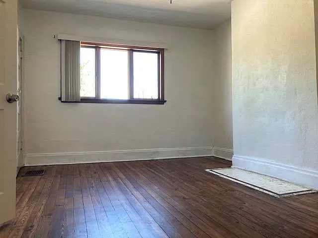 5 bed, 1.5 bath, 2228 sqft, $2,700 — Photo 3