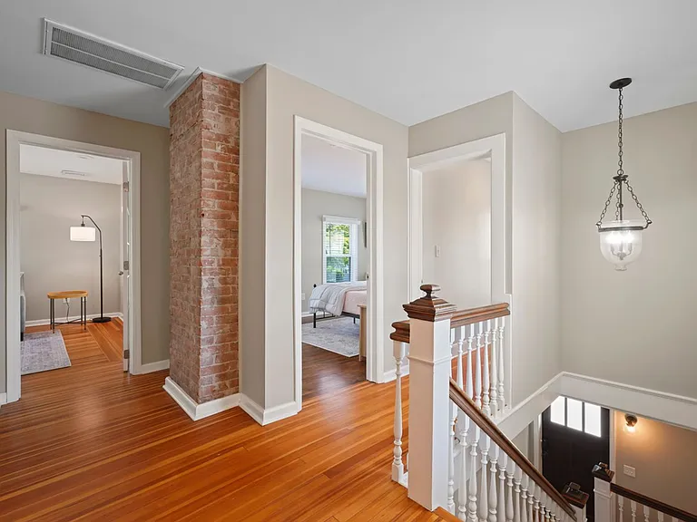 20-22 Lincoln Ave — Photo 1