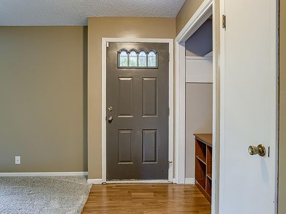 3rd image of 6201 Oakridge Dr