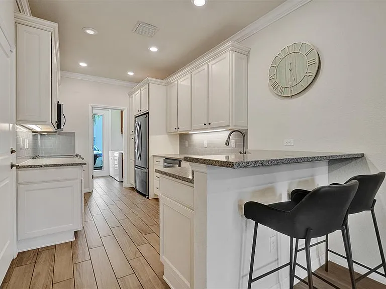 1300 Eucalyptus Dr #3 — Photo 15