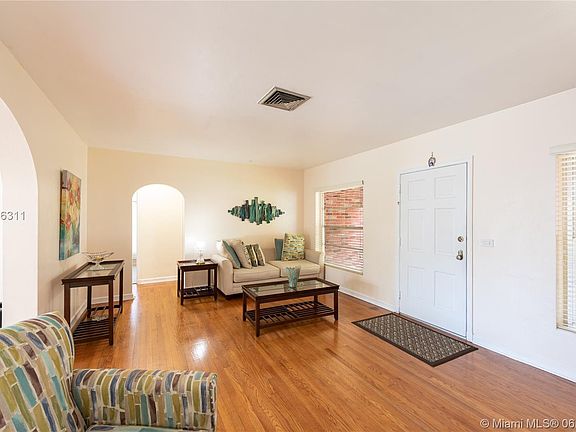 3rd image of 565 NE 102nd St