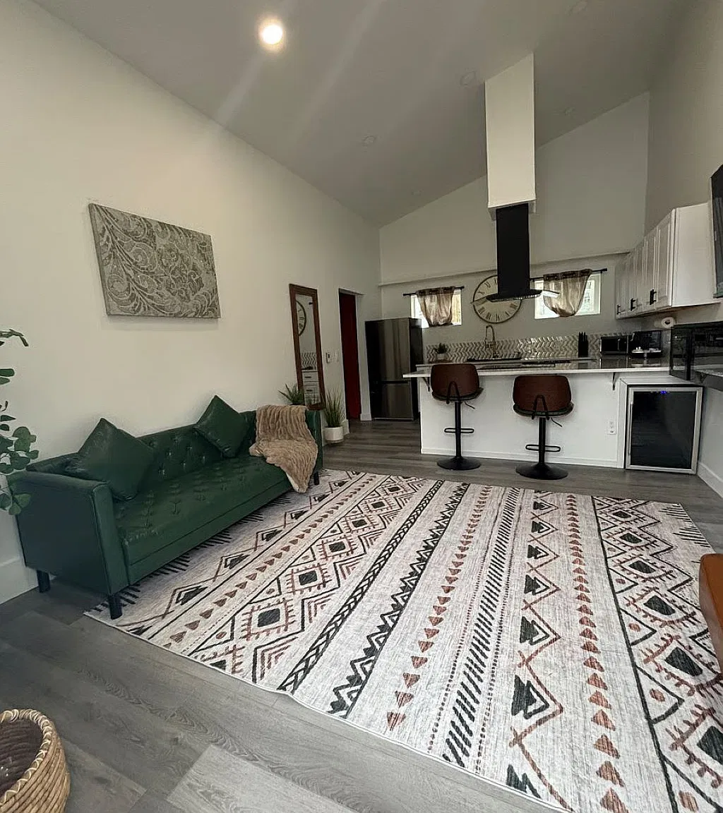1 bed, 1000 sqft, $3,500 — Photo 2