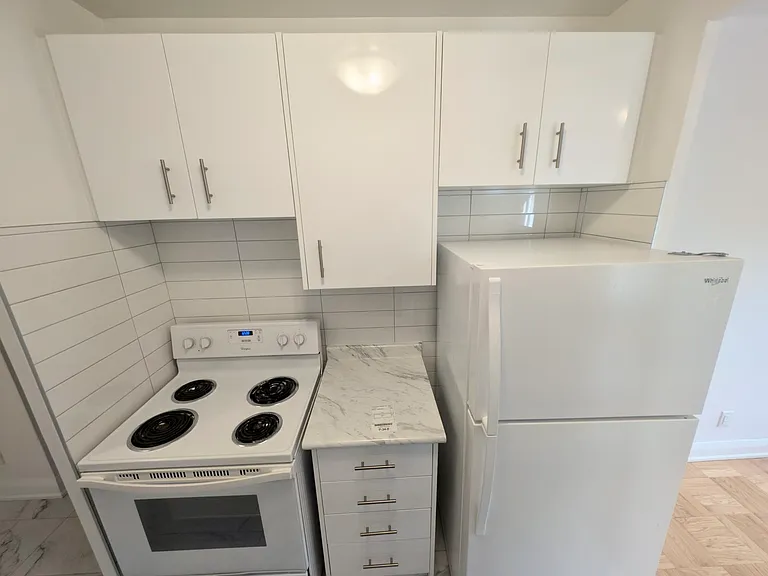 1603 Bathurst St — Photo 6