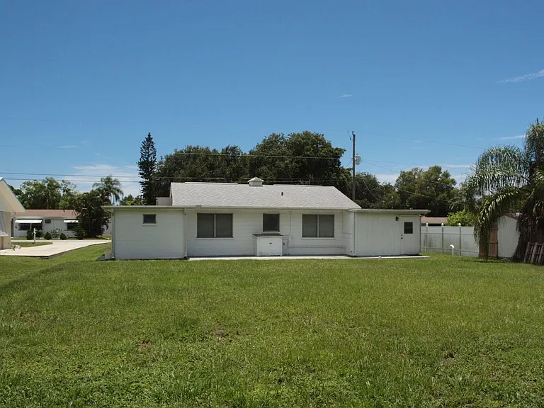 370 W Fray St — Photo 10