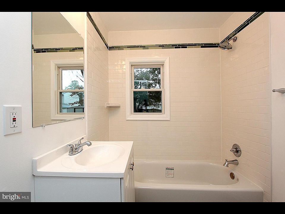 1st image of 101 Roosevelt Ave