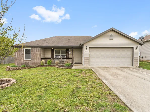 1302 W Nettle Court, Ozark, MO 65721