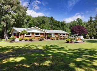 18 Willow Ave, Farmingdale, NJ 07727