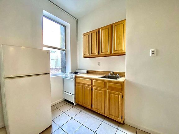 5th image of 213 E 5th St #6A