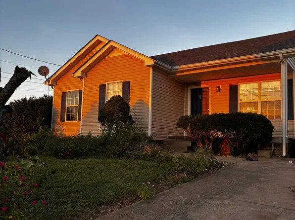 3385 Summerfield Dr, Clarksville, TN 37042