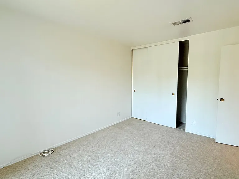 1033 Fontana Dr — Photo 18