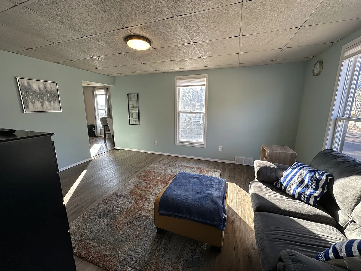 Building Photo - 302 N Spring Ave #4