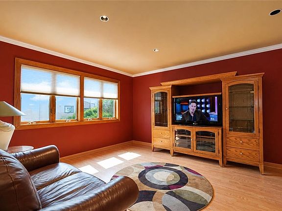 4th image of 7 Pamela Ln #7