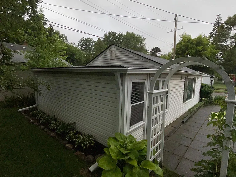 1600 E 4th St — Photo 11