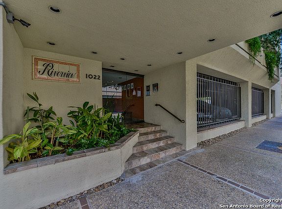 5th image of 1022 NAVARRO ST #205