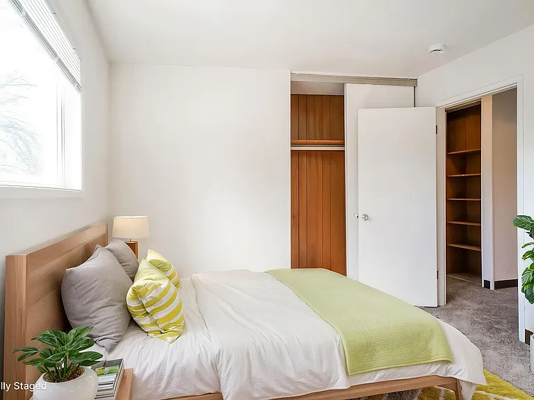 Riviera Apartments — Photo 11