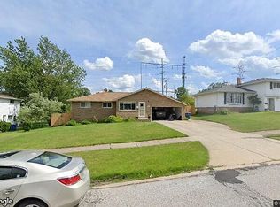 7439 Meadow Ln, Parma, OH