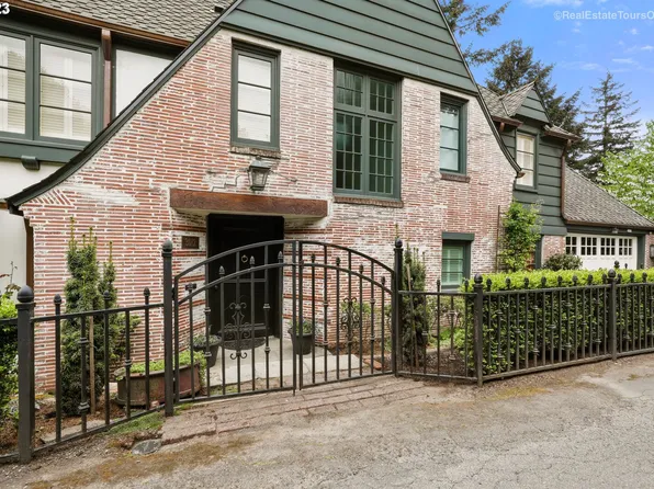 3012 SW Canterbury Ln, Portland, OR 97205