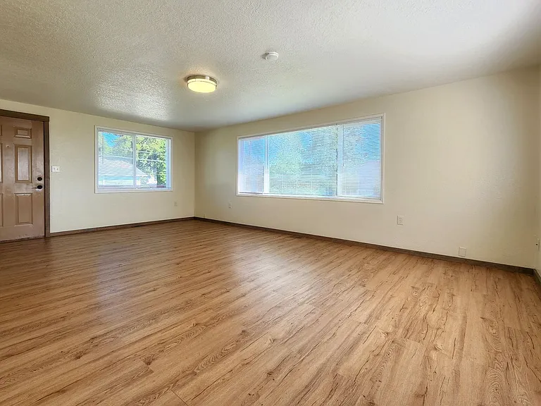10914 Willow Rd — Photo 3