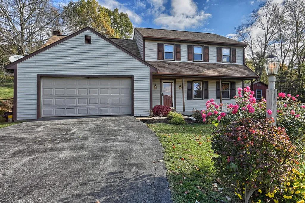 1043 Signal Hill Ln photo 1
