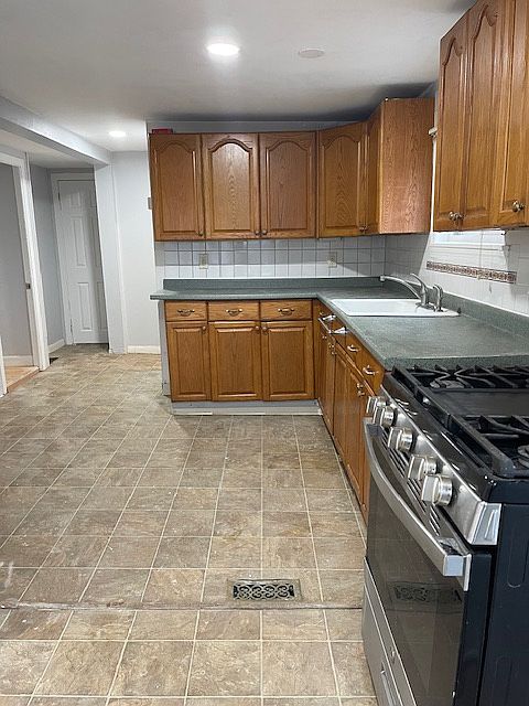 Kitchen and eat-in kitchen