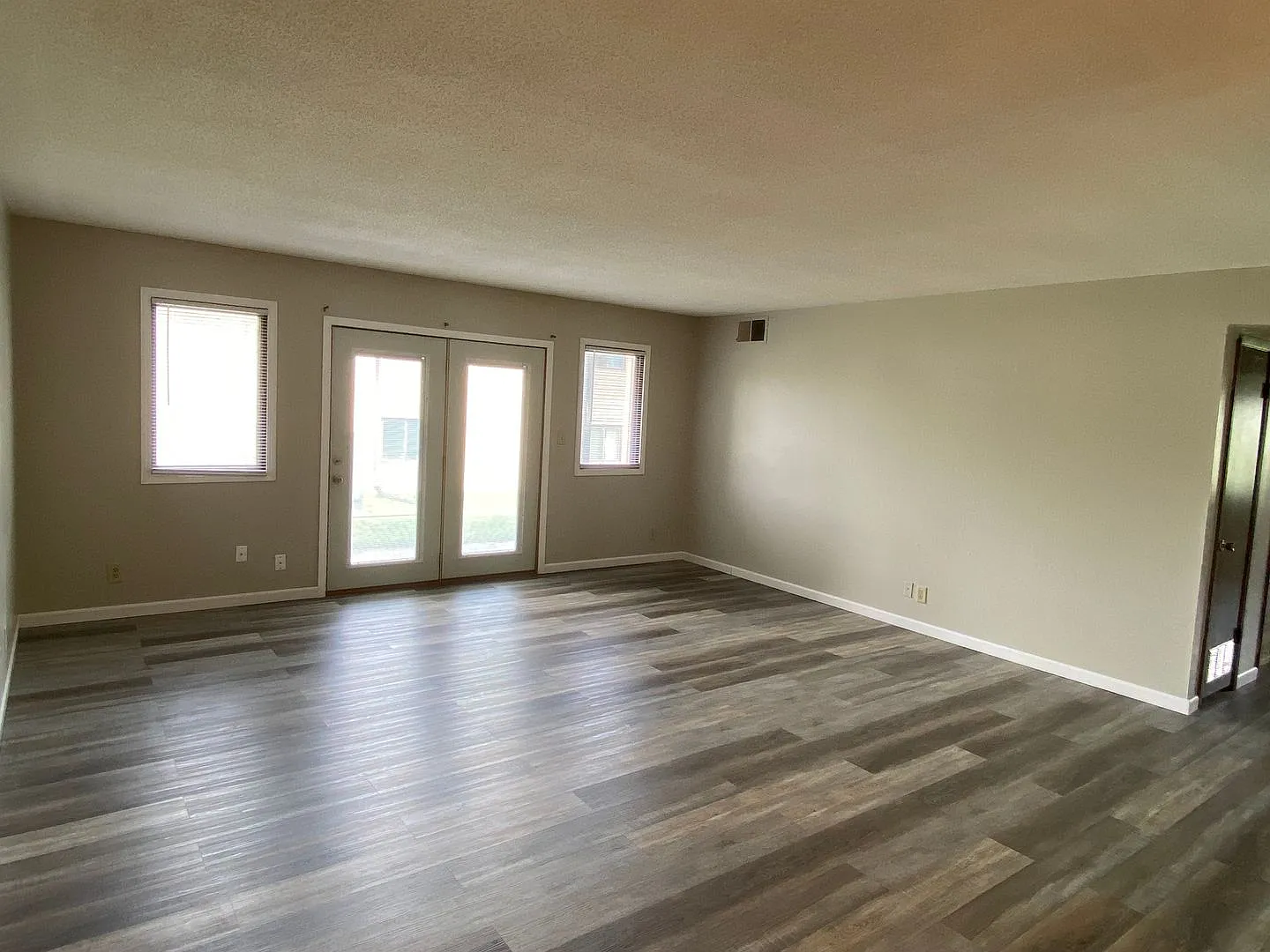 Shadowood Apartments | 2040-2160 Edgewood Rd NW — Photo 3