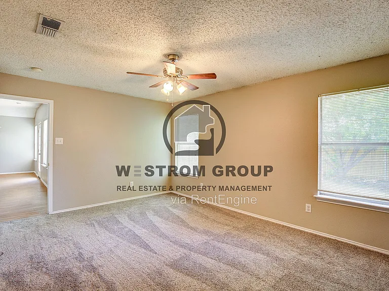 2363 Laurelhill Ln — Photo 14