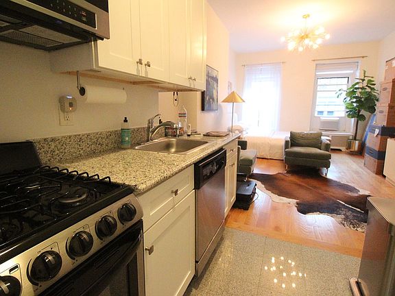 3rd image of 125 E 71st St #2A
