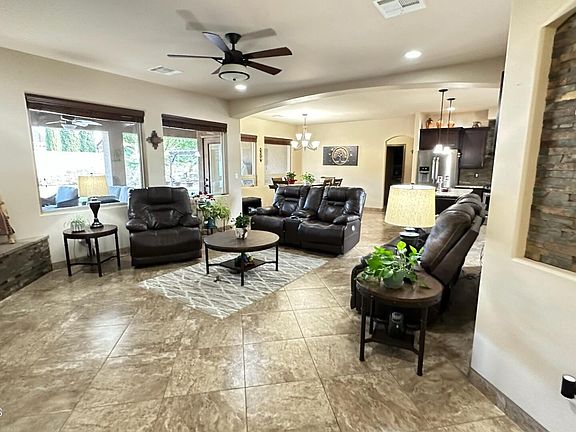 5th image of 2424 Desert Hills Dr