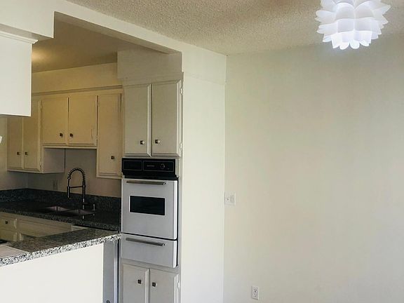 5th image of 1246 N Hayworth Ave