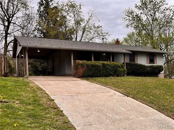 1412 Woodland Dr, Jackson, MO 63755