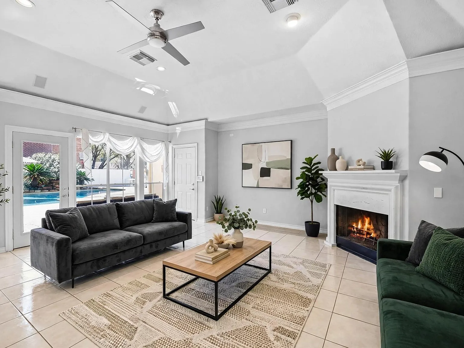4 bed, 2.5 bath, 3454 sqft, $4,800 — Photo 4
