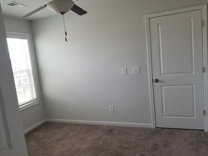 Room for rent — Photo 3