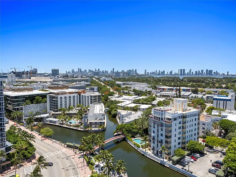2457 Collins Ave #406 — Photo 32