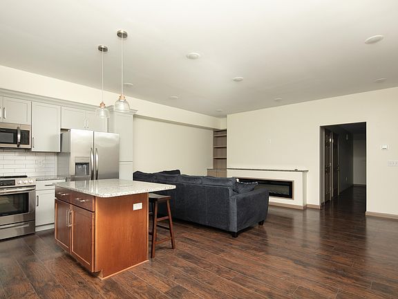 5th image of 444 Kenton St