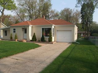 926 Airport Rd, Norton Shores, MI 49441