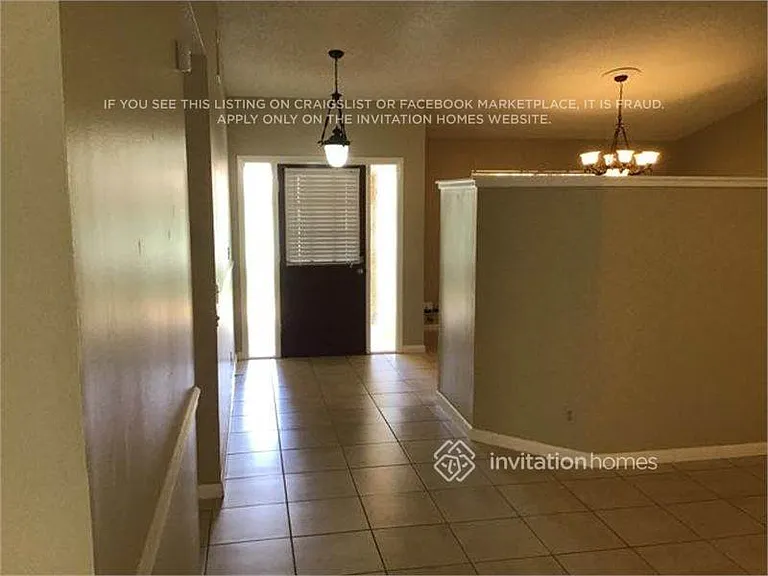 5016 NW 66th Dr — Photo 2